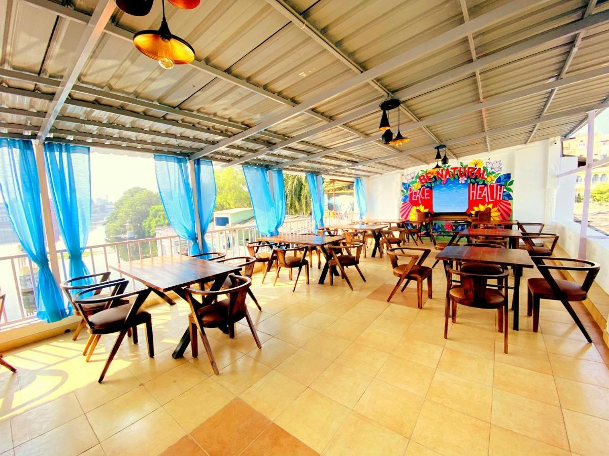 Natural Lake View Hotel 烏代浦 外观 照片