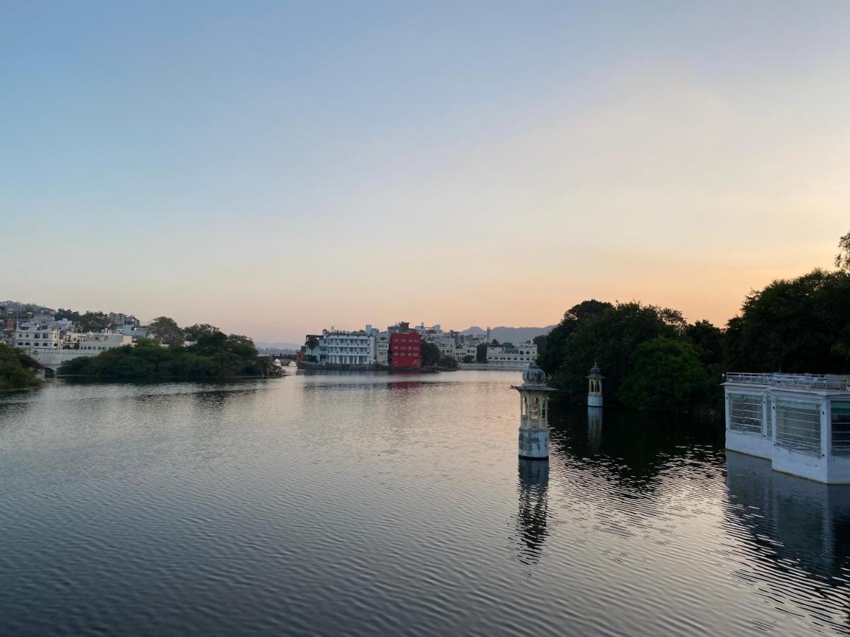 Natural Lake View Hotel 烏代浦 外观 照片