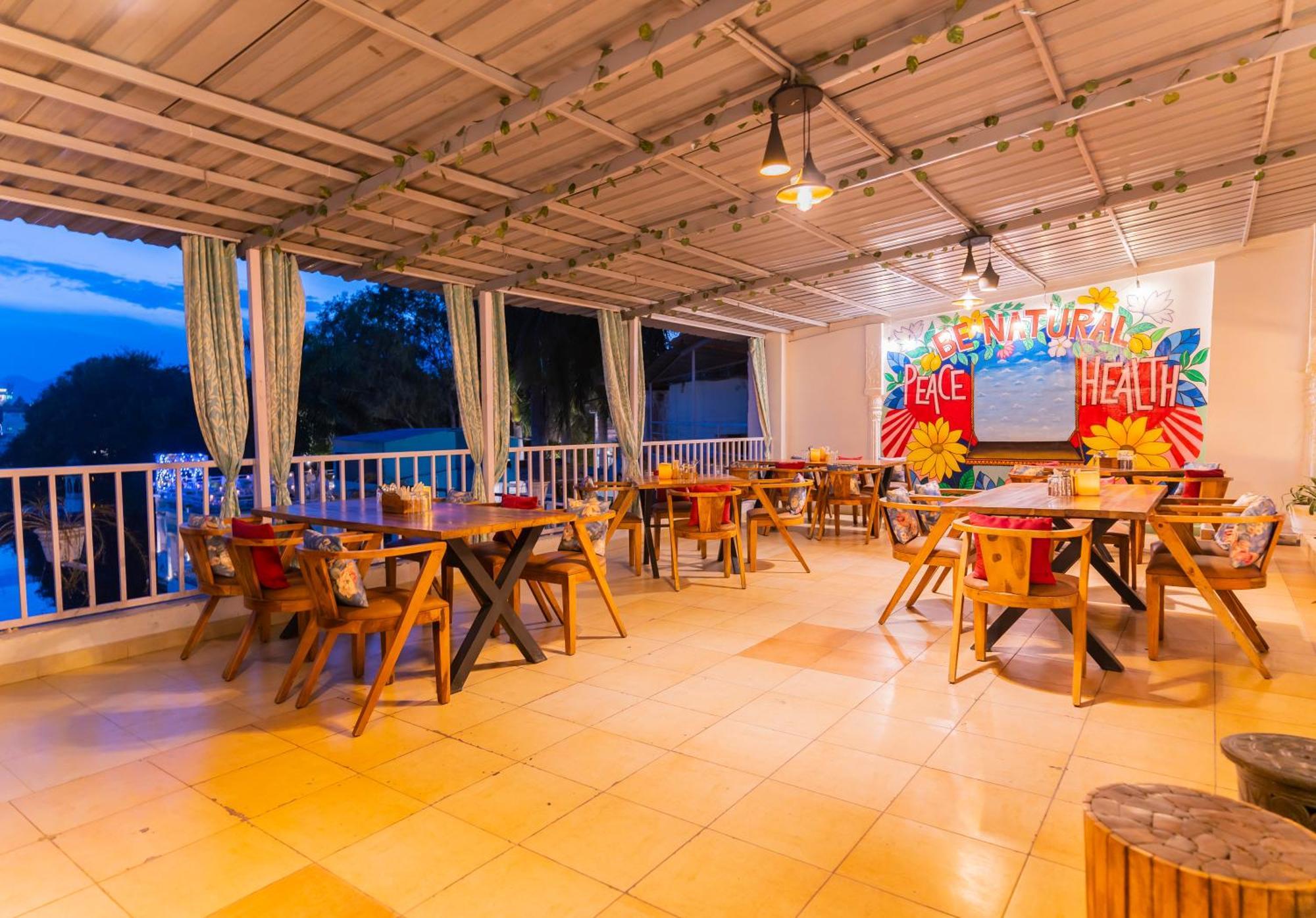 Natural Lake View Hotel 烏代浦 外观 照片