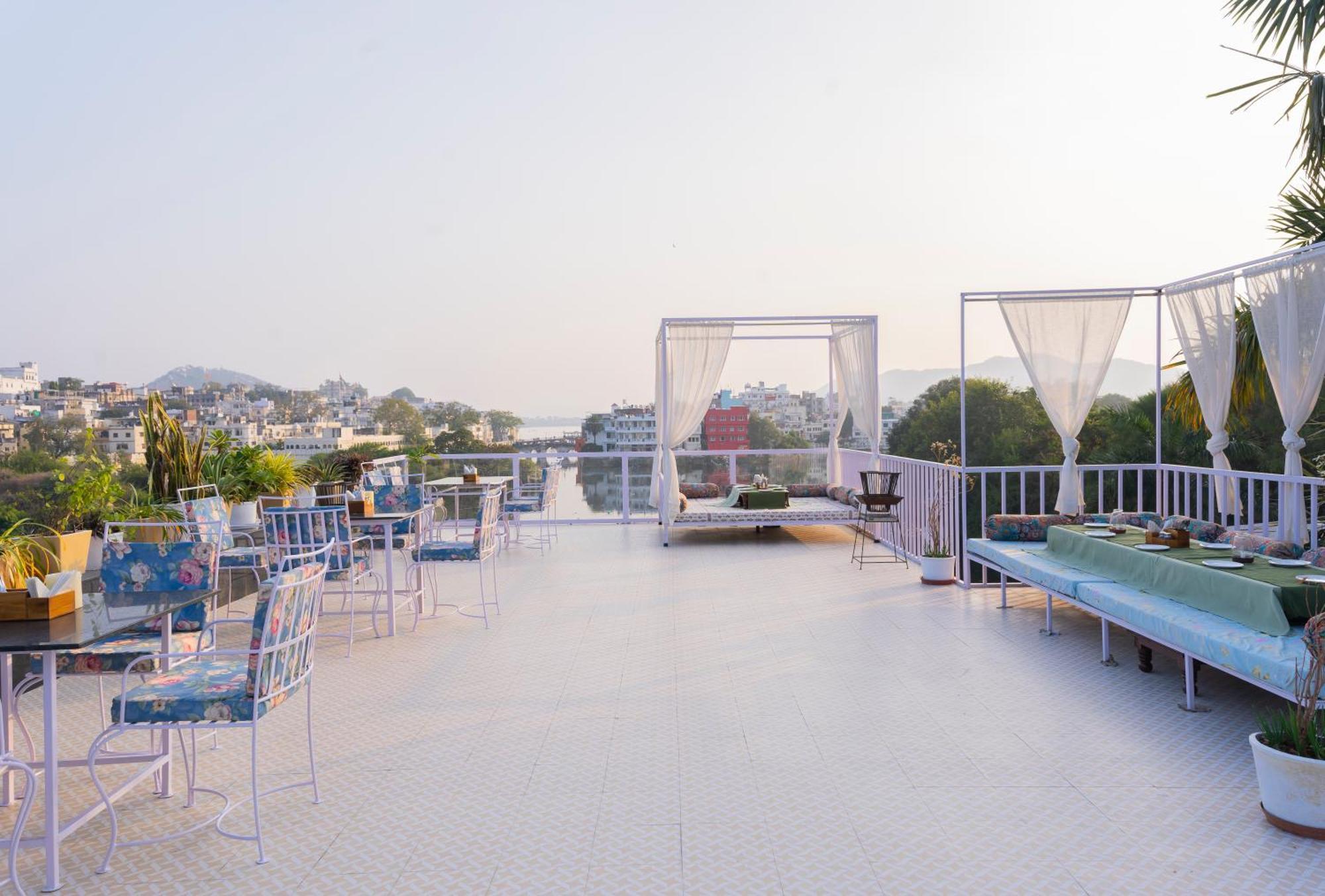 Natural Lake View Hotel 烏代浦 外观 照片